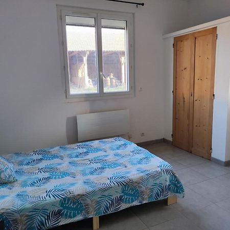 Appartement Dans Partie De Mas En Camargue Arles Exteriör bild