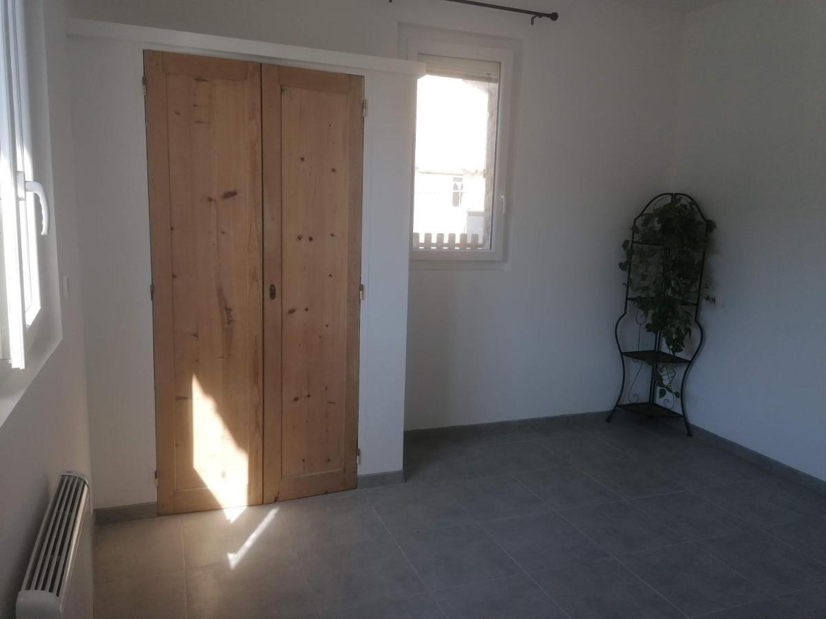 Appartement Dans Partie De Mas En Camargue Arles Exteriör bild